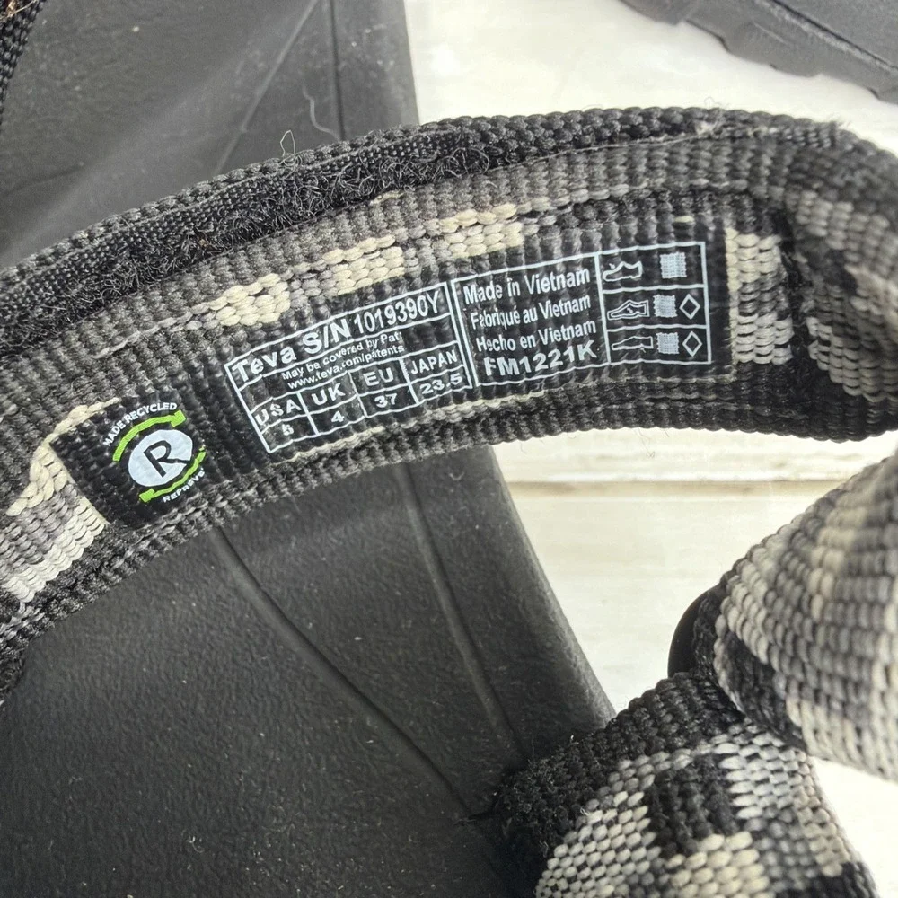 Teva Hurricane XLT 2 Kids Size 5 Fits Women S 7 Sport Sandals Black Gray